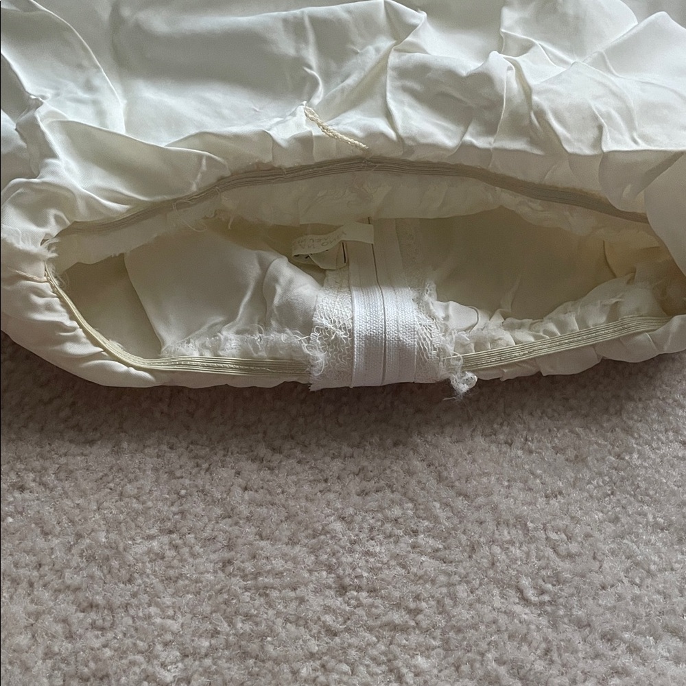 Vintage Ruffled Tiered Off-Shoulder Bridal Gown - Picture 9 of 12